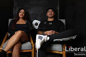 la esposa cornuda chupa verga dura frente al esposo en casting casero