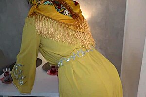 hey mommy, wanna feel my cock deep in your big arab ass?