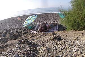 misscreamy's risky beach blowjob handjob explodes cum publicly!