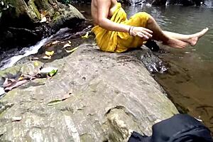 Fucking aunt in jungle pond bath publicly! 🌳🛁🍆