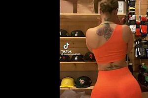Whoa, that big booty Latina milf's juicy ass shakes so hot! 🍑🔥