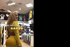 Whoa, that big booty Latina milf's juicy ass shakes so hot! 🍑🔥