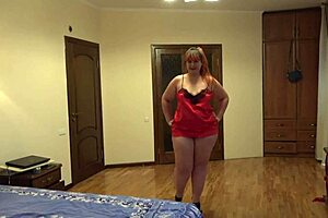 Chubby milf 💦 dildo-fucks her anal doggystyle shaking juicy booty on bed 🛏️