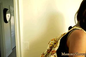 MATURE LESBIAN MILF LICKS STEPMOM 18+ TEEN PUSSY IN HOT 69 POSE!