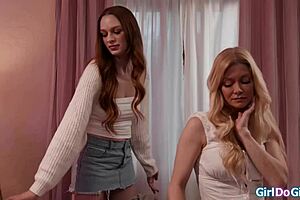 Divorced stepmommy, wanna lick my pussy while i eat yours too?? 😘👅💦