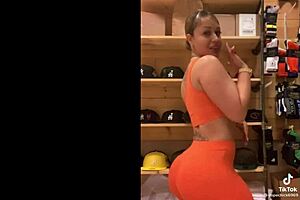 Whoa, that big booty Latina milf's juicy ass shakes so hot! 🍑🔥