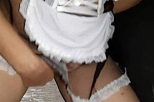 i'm the milf maid whose swollen pussy needs dirty fingering now omg!!