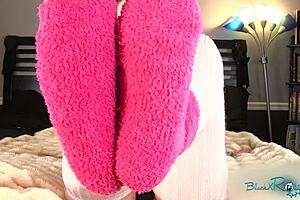 I'm teasin ya bad with my fuzzy socks on these black milf feet toes wigglin dirty talk joi housewife gonna rip clothes strip barefoot!!