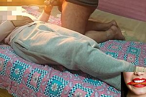school teacher gives delhi a relaxing full body massage session
