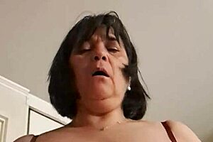 stepmommy's curvy latina ass bounces on stepson in homemade joi