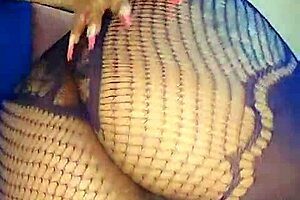 whoa that ass spreading leads to deep anal fingering and squirting 😍🍑💦