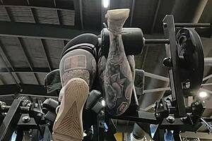 Gym milf's juicy booty shakes during intense workout session drawing all eyes