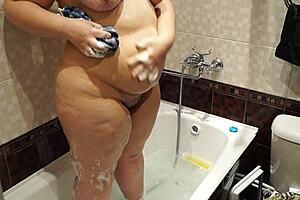 Curvy big ass milf bathes plump body amateur fetish