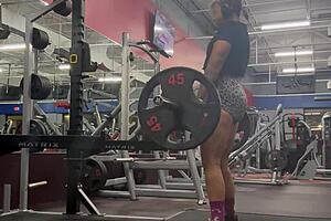 i'm muscle mommy bobbi jo flexing my ebony curves for you outdoors in public pov