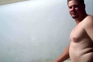 Bodybuilder pumps stepmom's pussy full of cum 💦😍