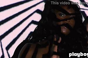 Beautiful Black Babe Poses Naked Exposing Sexy Petite Curves