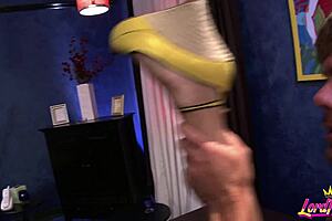 Persia Pele’s big boobs bounce wildly in explosive pussy ride finish