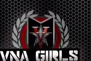 penny pax spreads her big ass cheeks wide on all fours