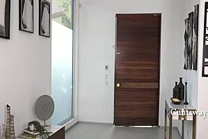 i finally convinced my wife to flip this house by flipping her pussy first