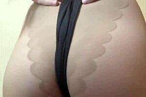 BIG ASS MISTRESS ELZA KOMS DOMINATES WITH FEET HEELS