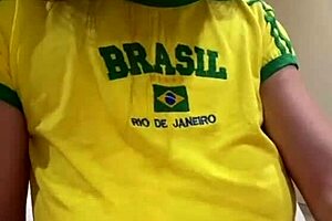 hey friend my big boobs look hot in short shorts