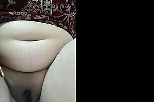 HORNY WIFE SHAVES PUSSY CLEAN!