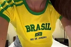 hey friend my big boobs look hot in short shorts