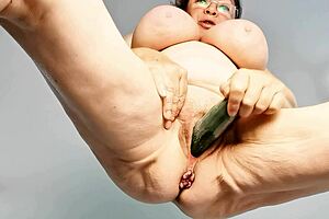 busty gilf stuffs cucumber banana in saggy pussy for fetish pleasure