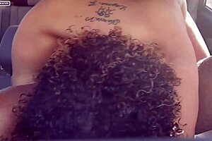 eu amo chupar esse pauzão no carro até gozar na minha cara