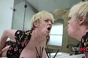 pervy stepson creampies stepmom dee williams' fat ass doggystyle!