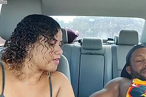 eu amo chupar esse pauzão no carro até gozar na minha cara