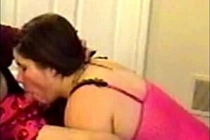 Porn star gets facial from cumshot