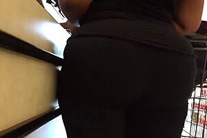 Hidden camera captures big booty babe